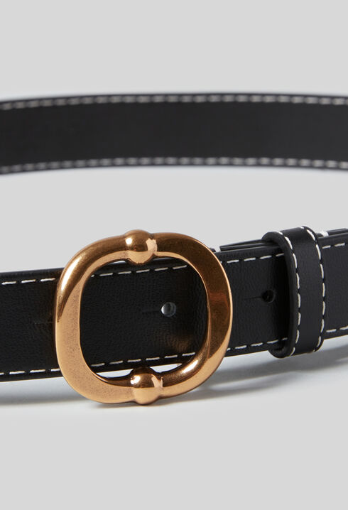 Gürtel aus Leder goldener Schnalle