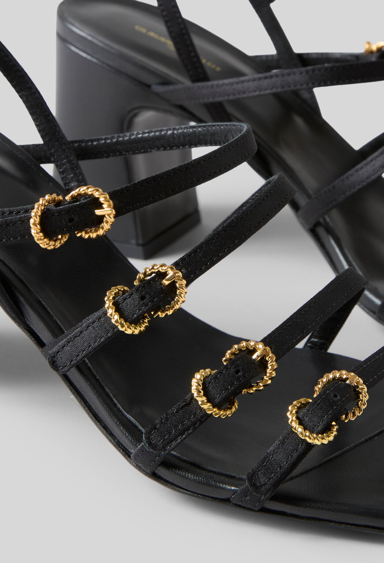 Satin-Sandalen mit Absatz