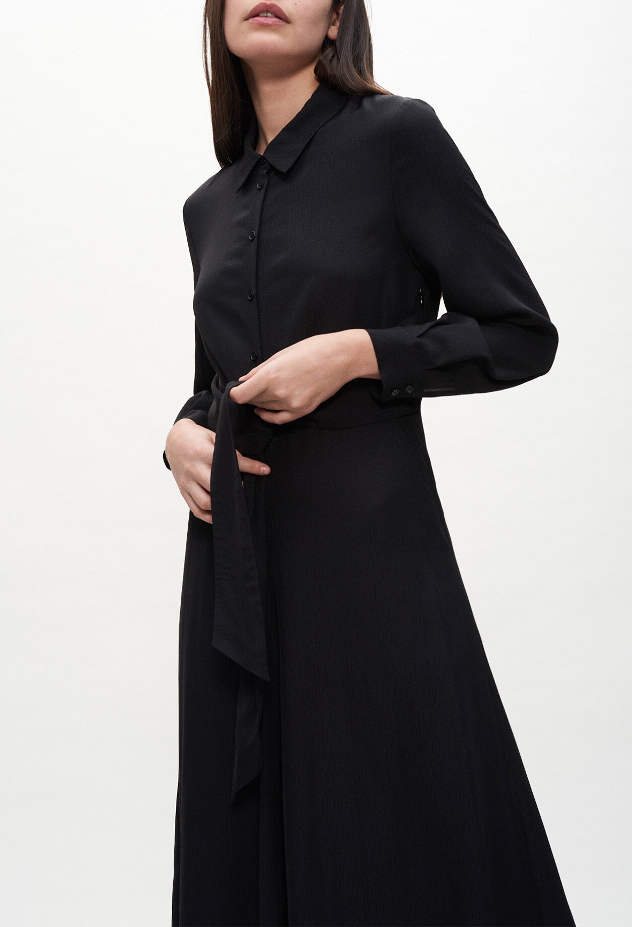 Langes Hemdkleid mit Gürtel
