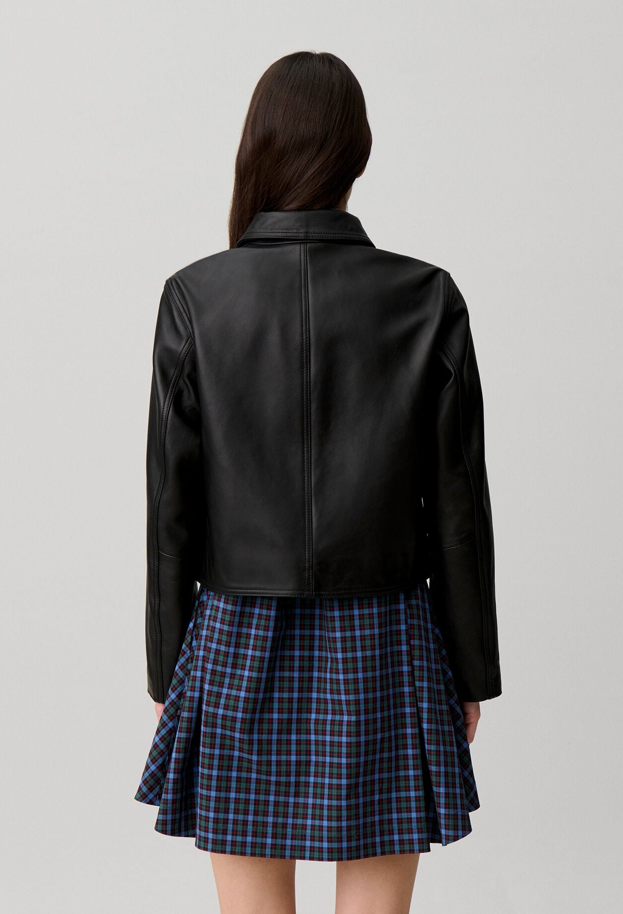 Kurze schwarze Lederjacke
