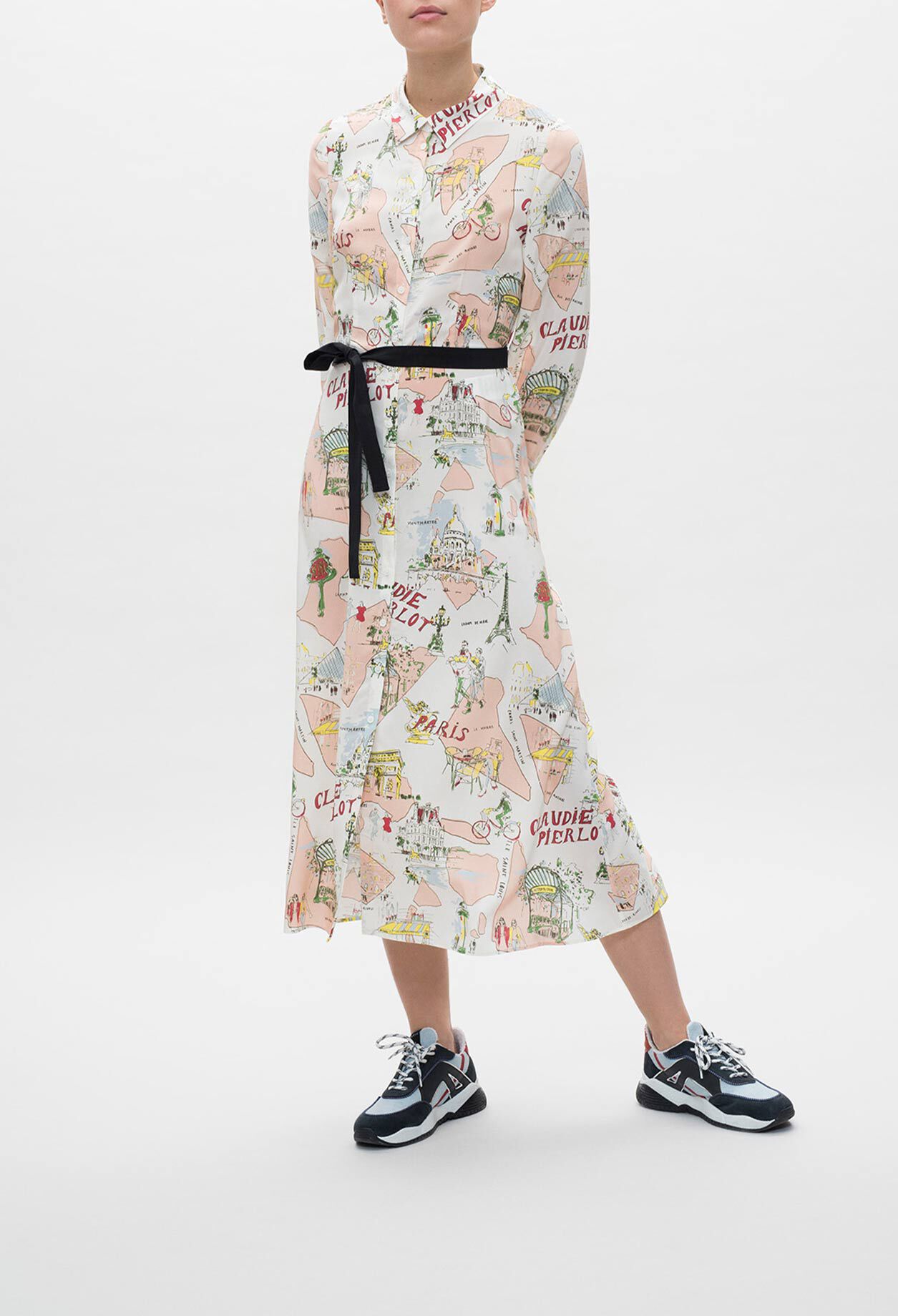 Langes geknöpftes Kleid