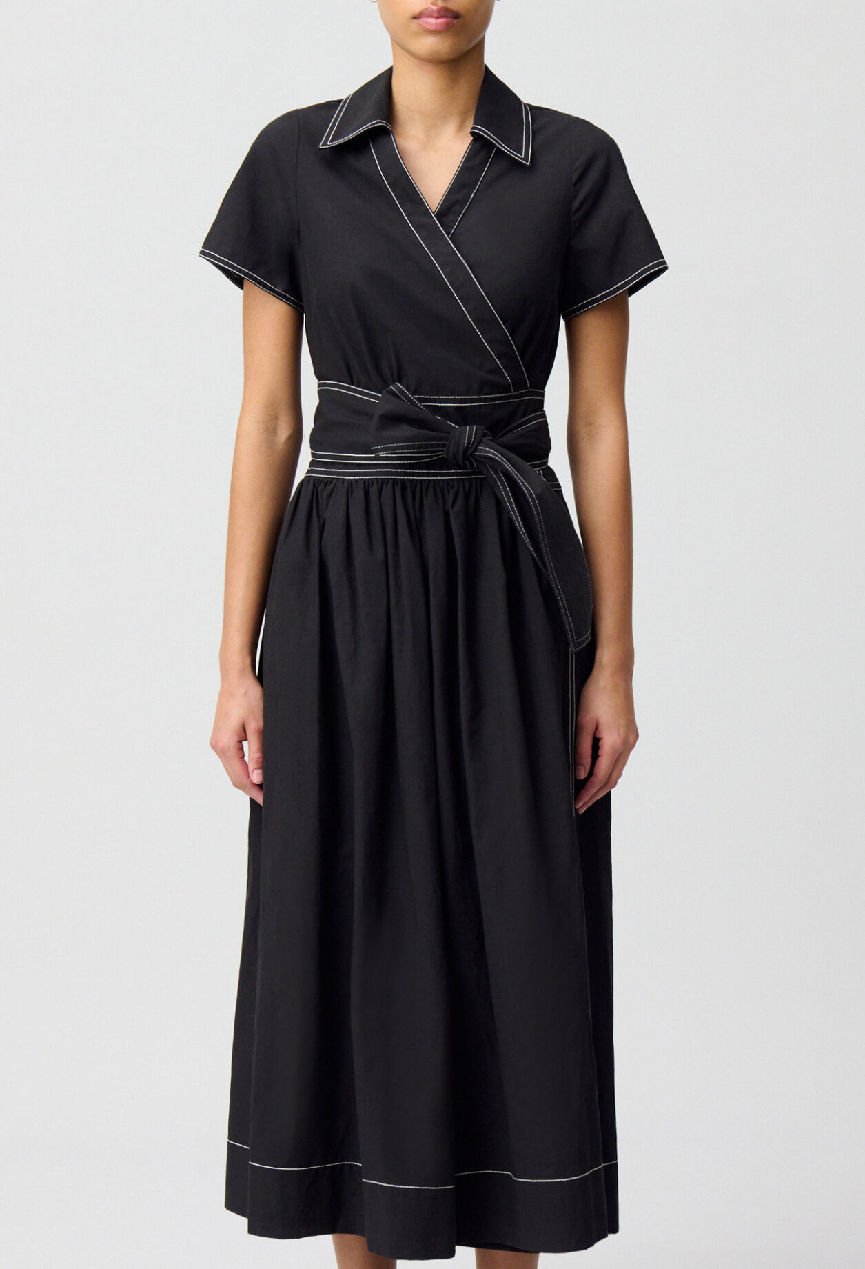 Langes Kleid mit G&uuml;rtel