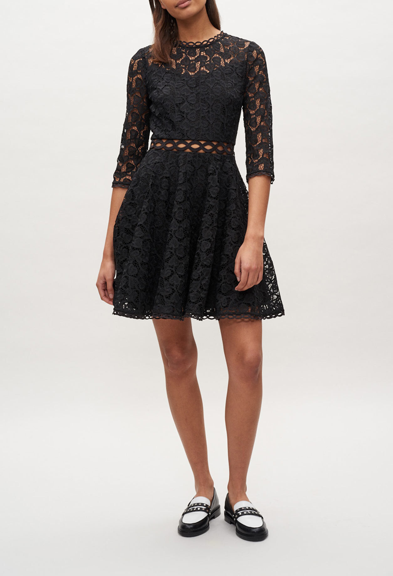 Kurzes Kleid aus Spitze