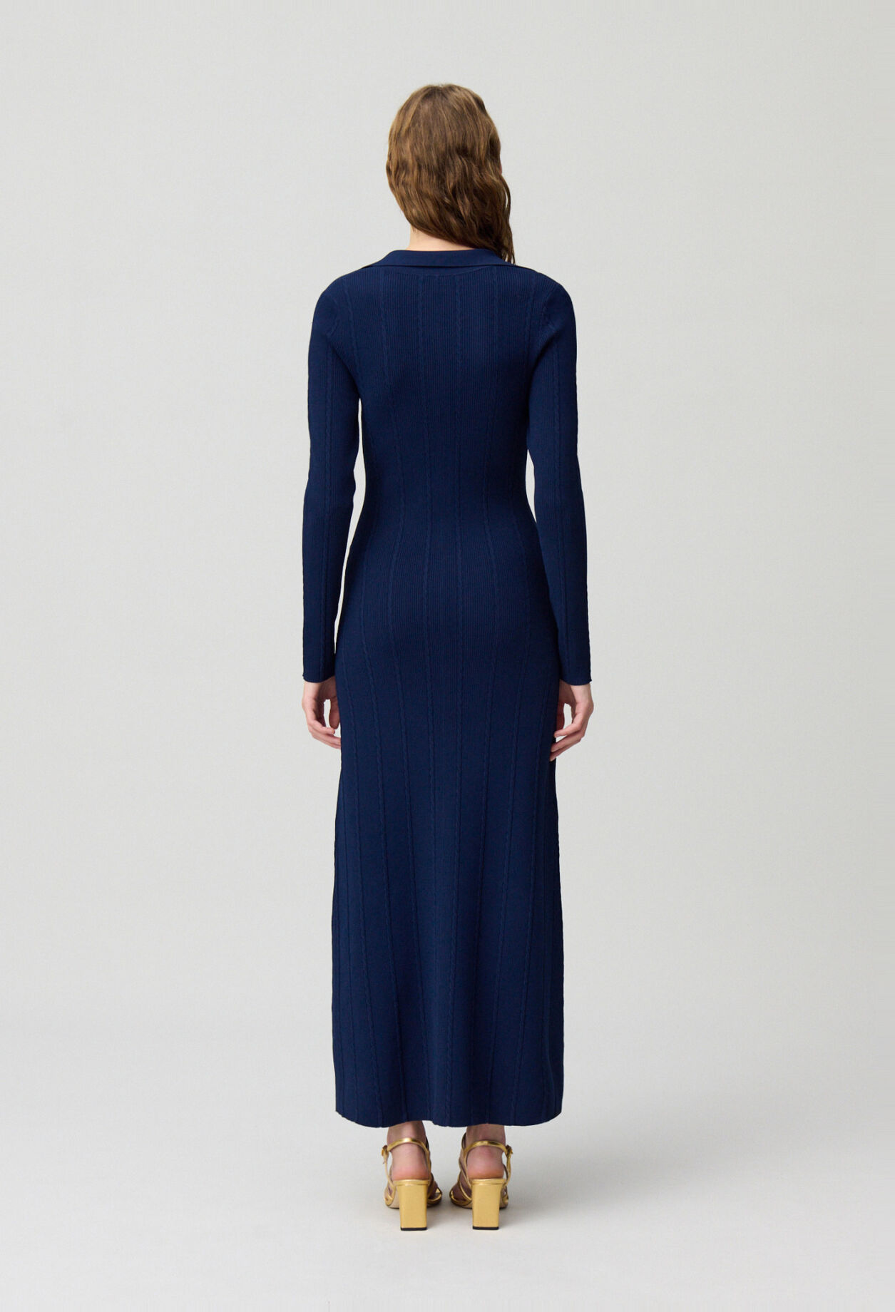 Knielanges Strickkleid