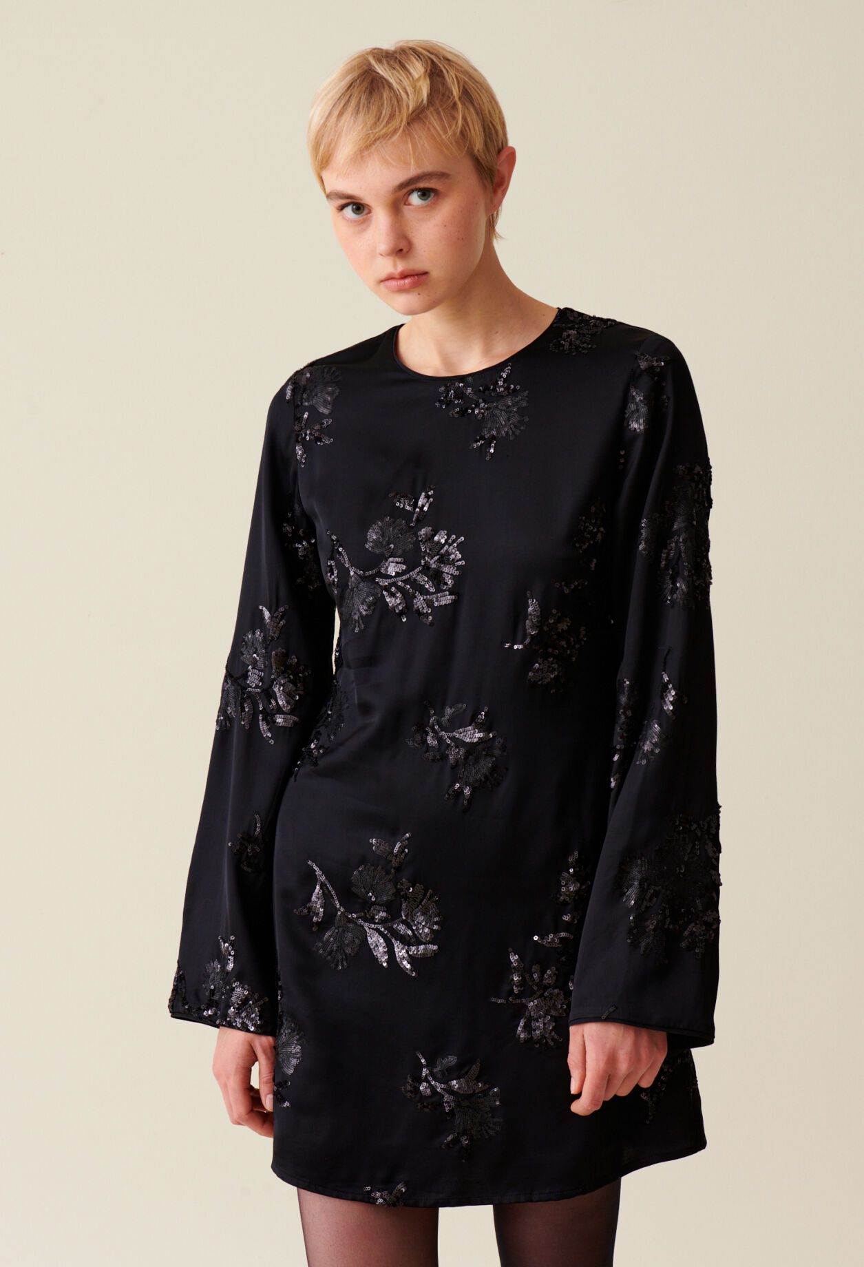 Schwarzes kurzes Kleid Pailletten