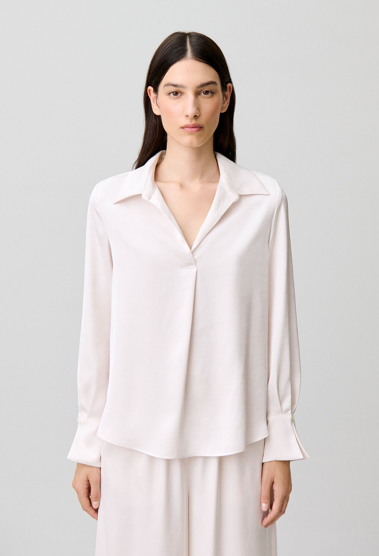 Flie&szlig;ende Bluse mit Kragen