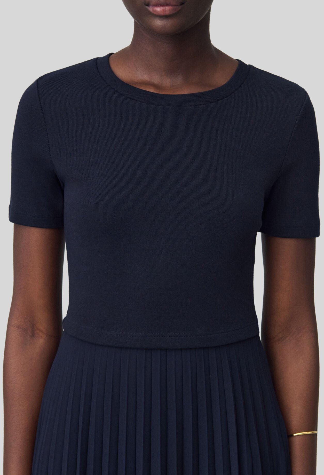 Zweifarbige Kleid in Schwarz und Marine 