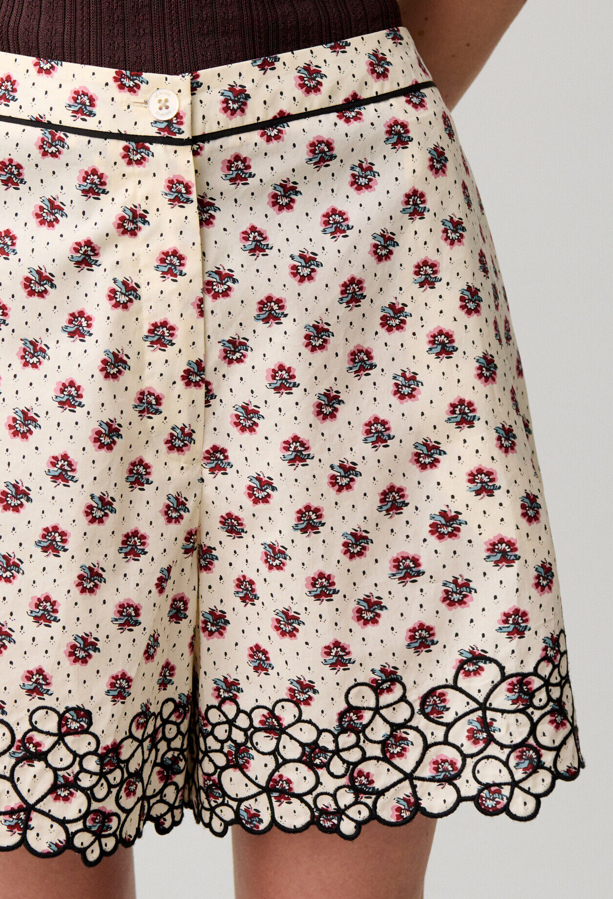 Popeline-Shorts mit Blumenstickerei