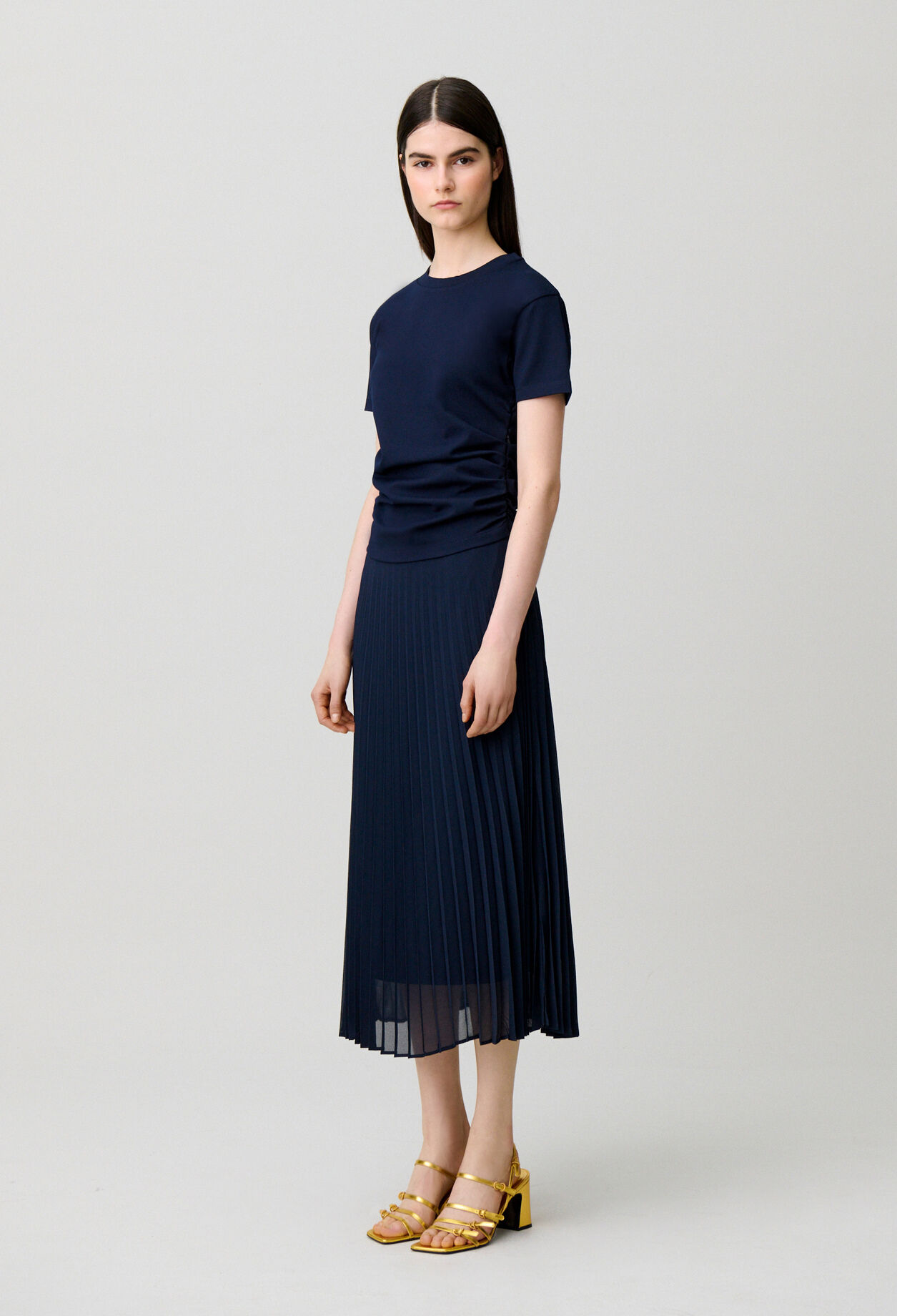Kleid in Materialmix-Lagenoptik