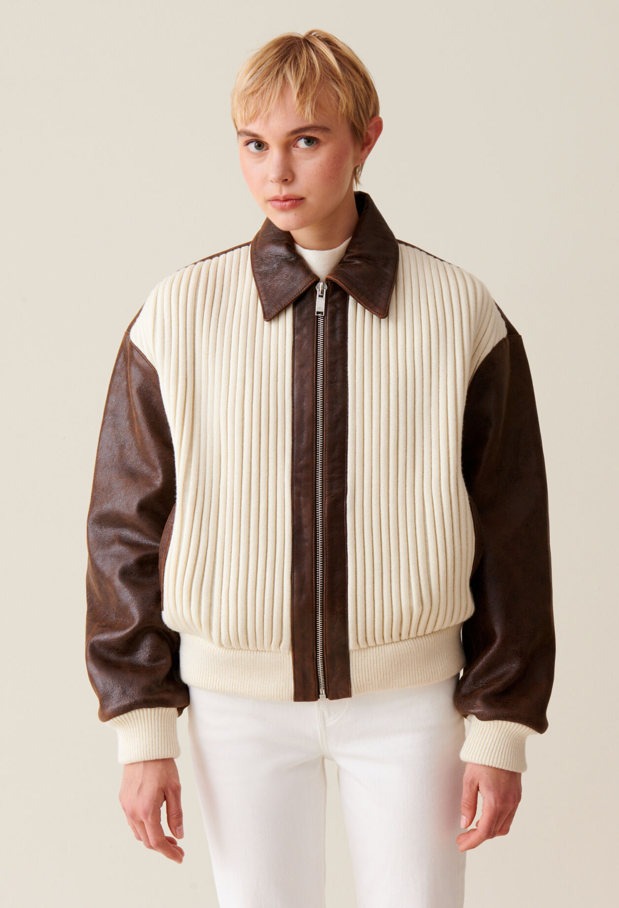 Braune Bomberjacke aus Materialmix