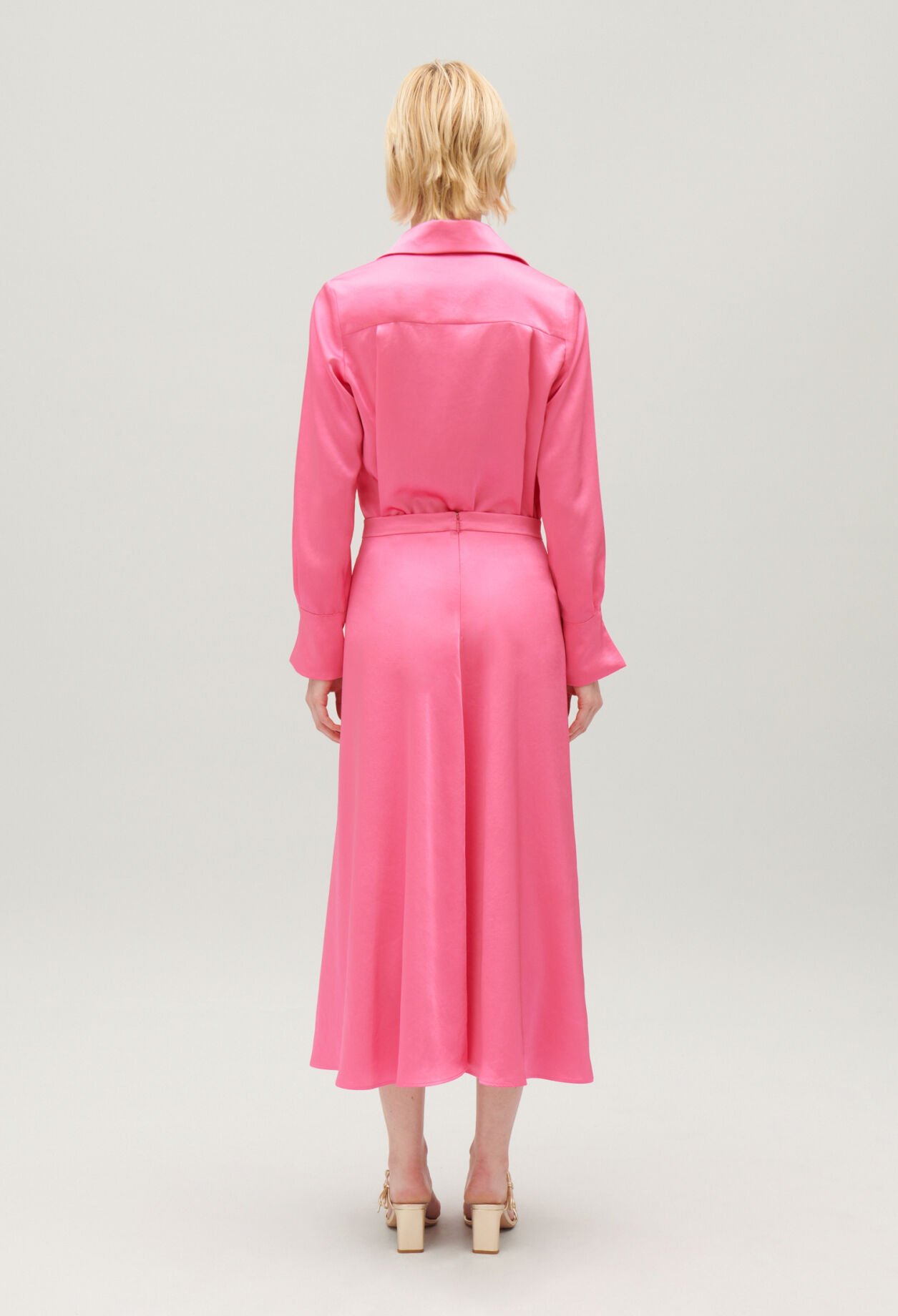 Langer, satinierter Rock