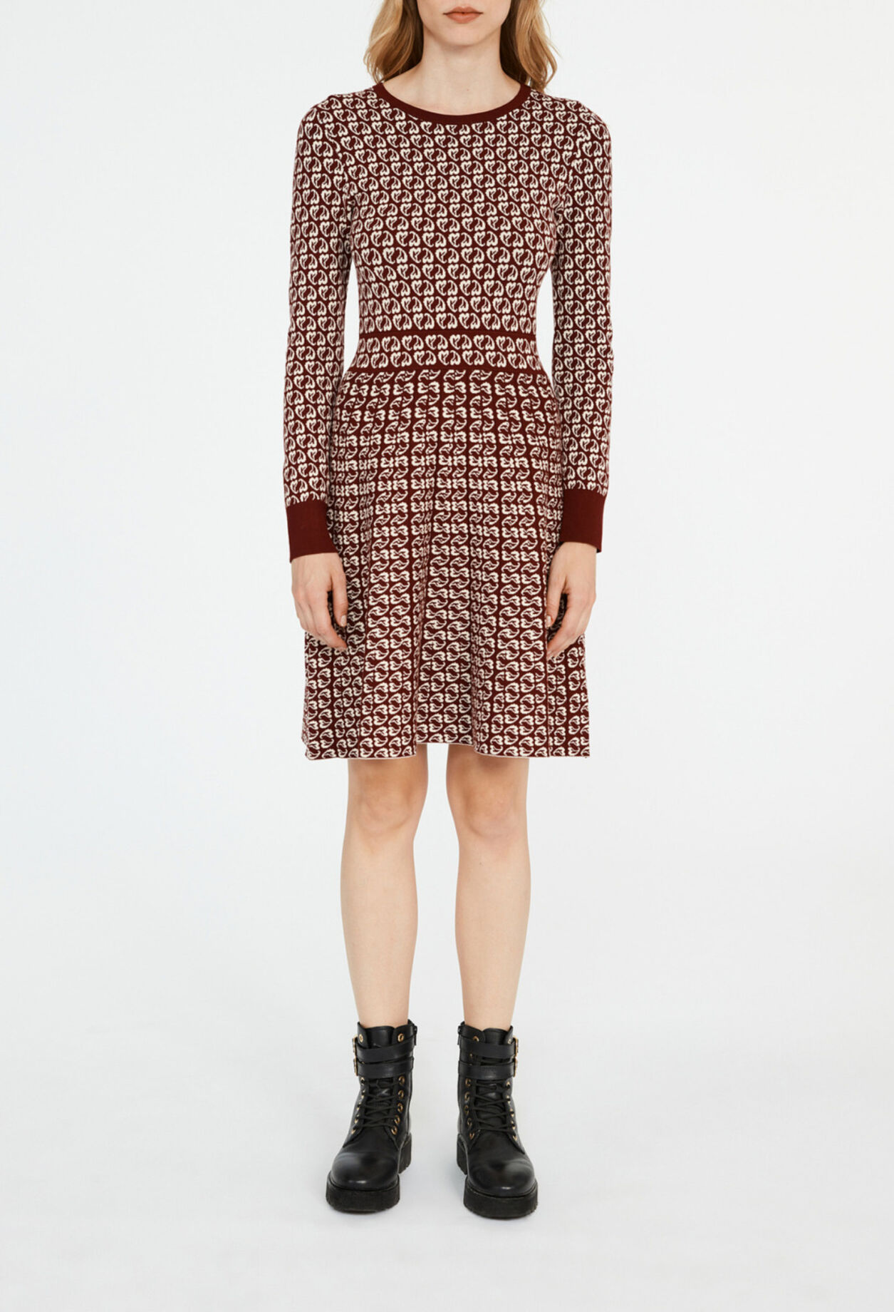 Kurzes Kleid mit Drucken