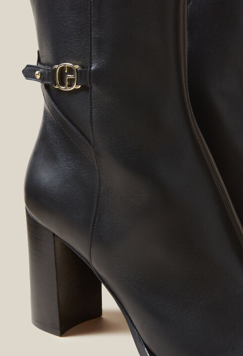 Lacklederstiefeletten mit Absatz