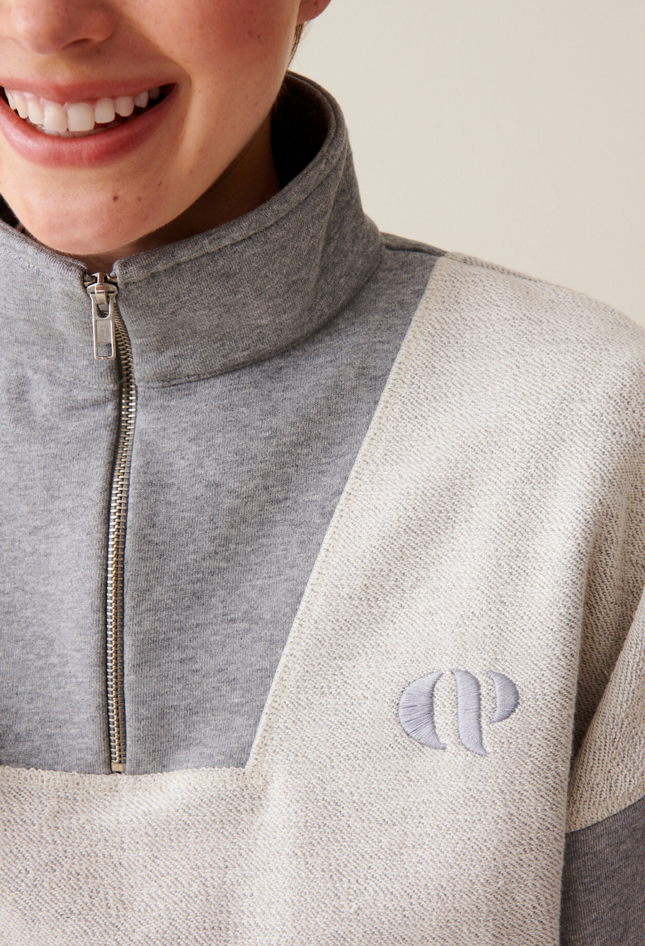 Hochkragen-Sweatshirt mit Zip