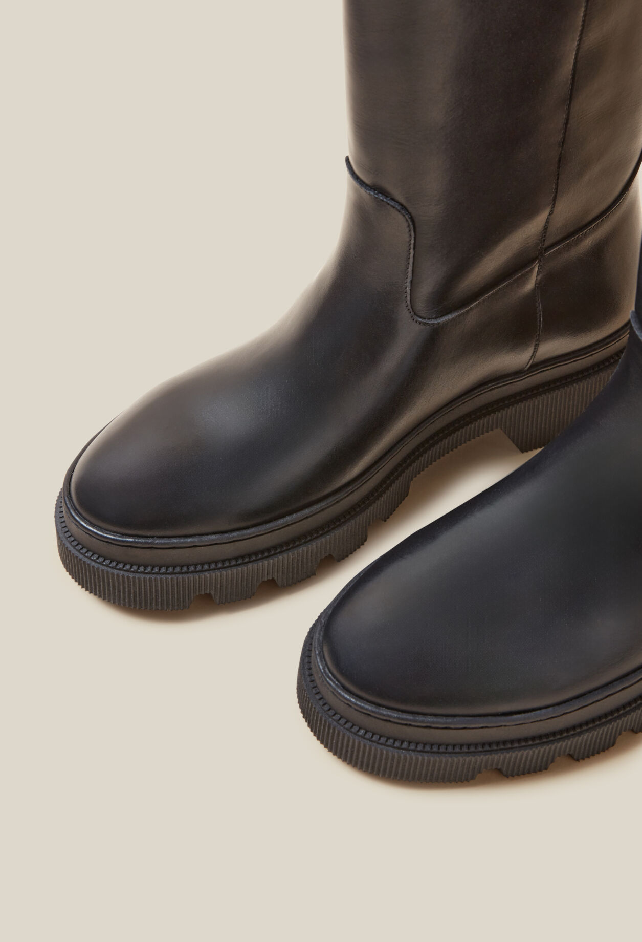 Hohe Lederstiefel