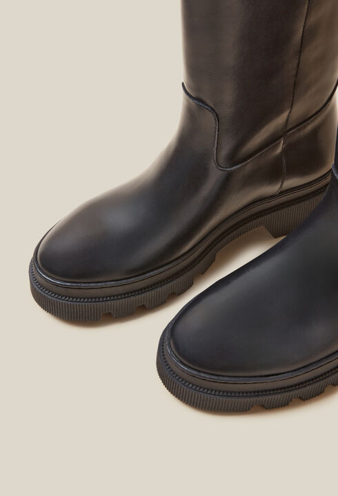 Hohe Lederstiefel