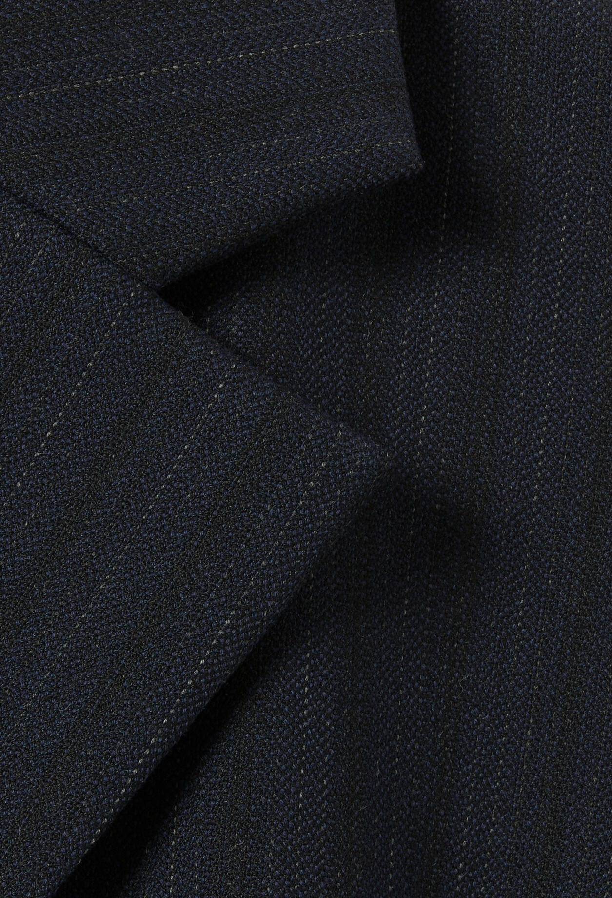 Kurzes tailliertes Faltenkleid