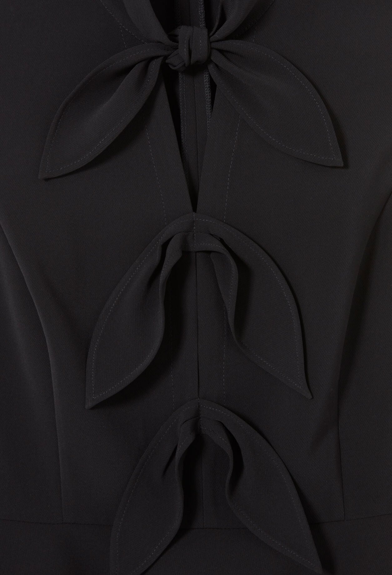 Kurzes Kleid, Schluppenkragen