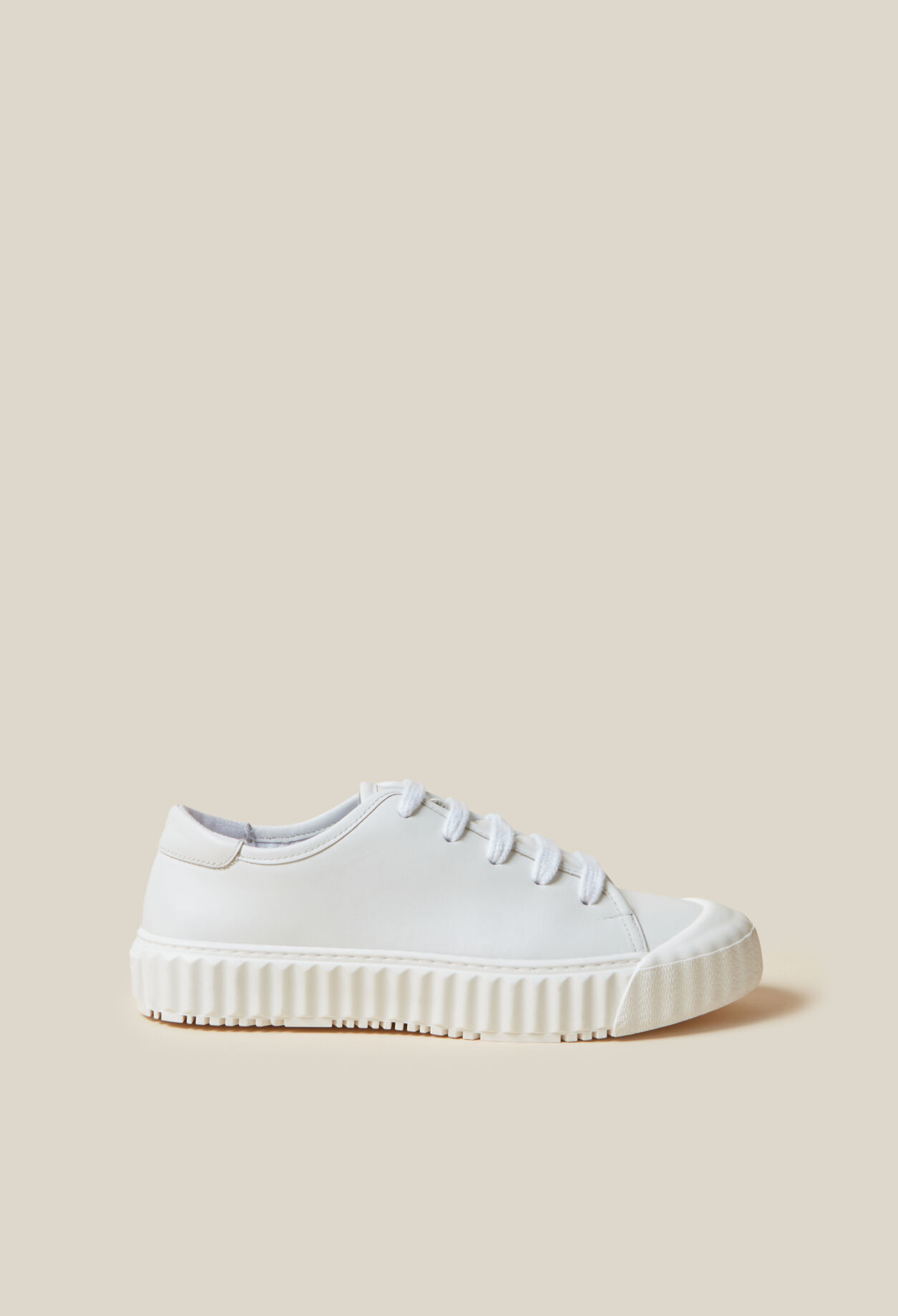 Weiße Ledertennisschuhe
