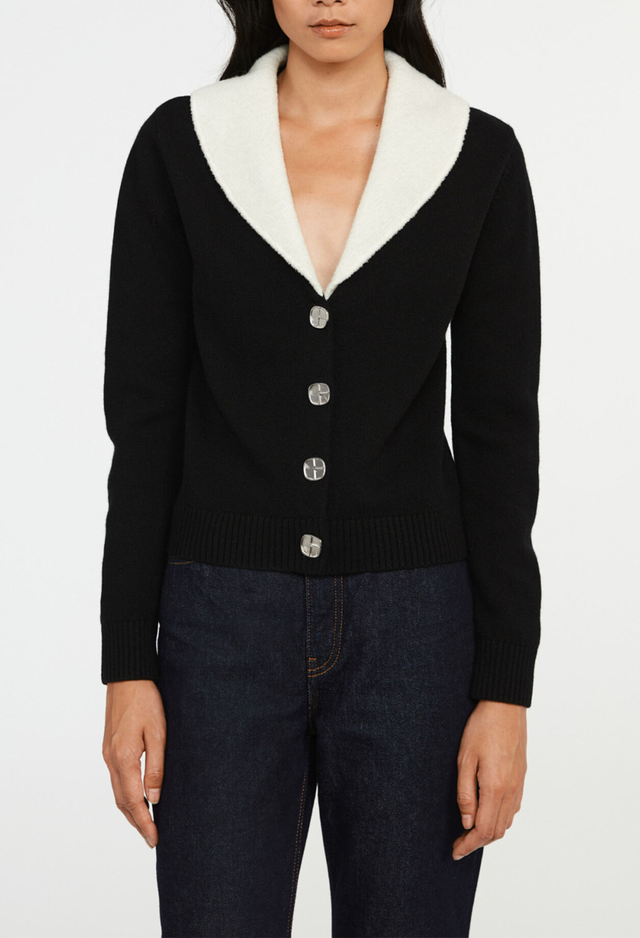 Strickjacke mit breitem Kragen