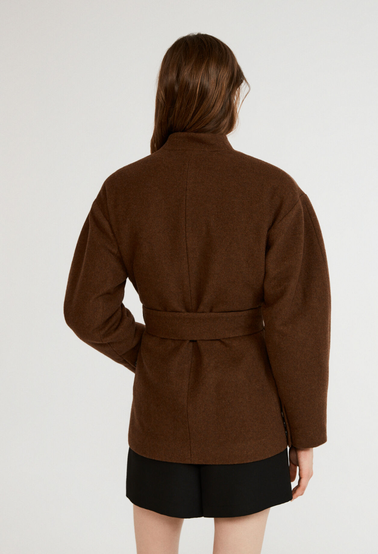 Gegürtete Wolljacke