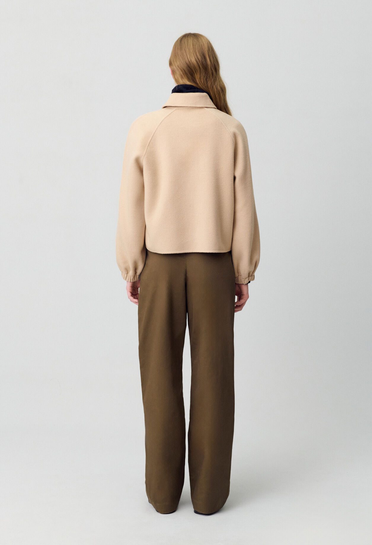 Kurze Jacke mit Hemdkragen