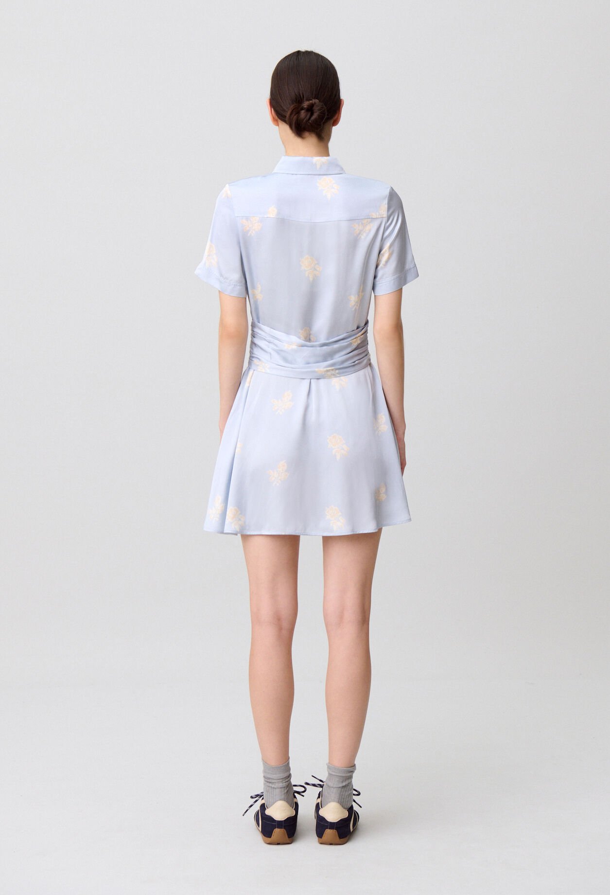 Satinkleid mit Blumen