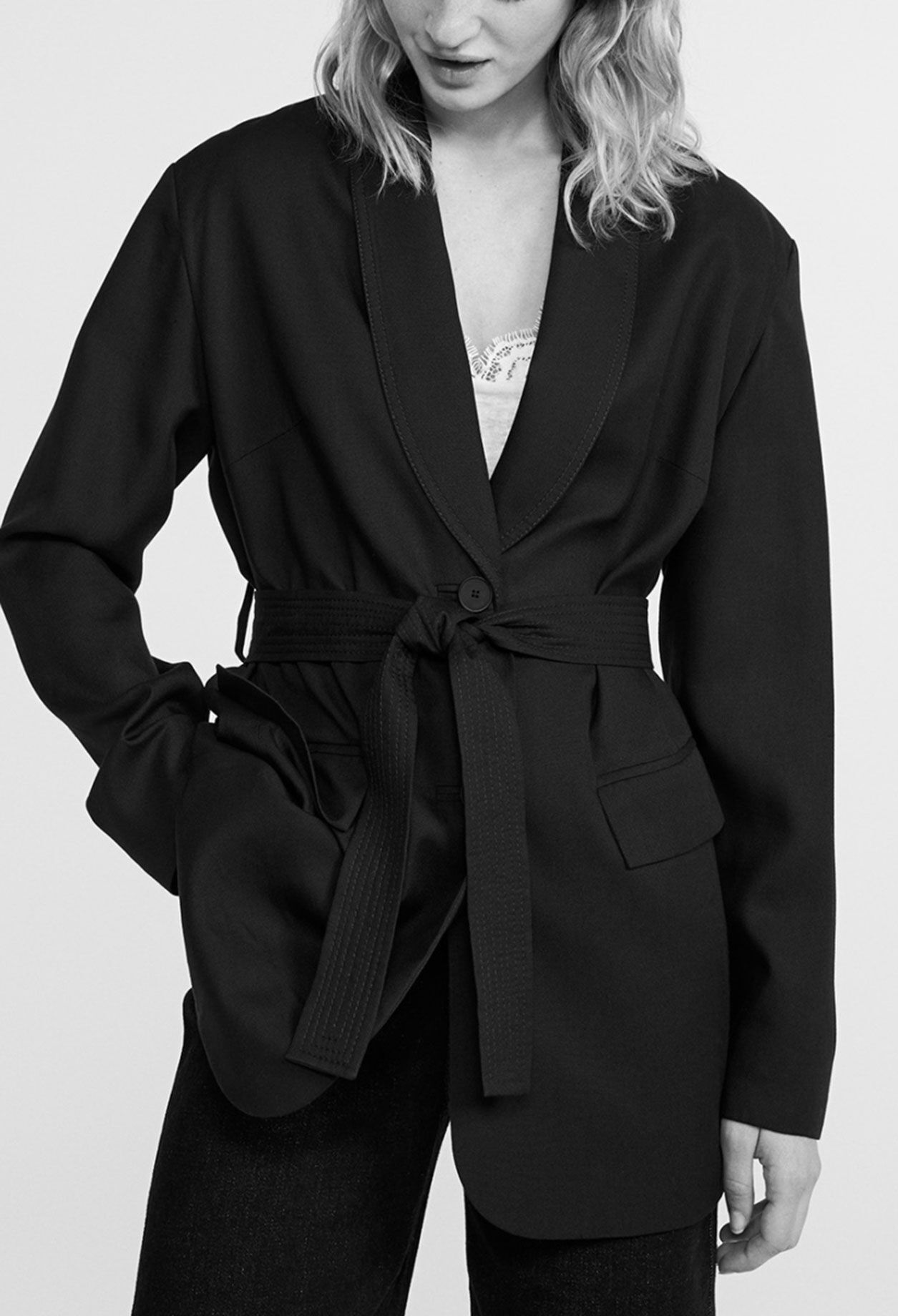 Gegürtete Jacke