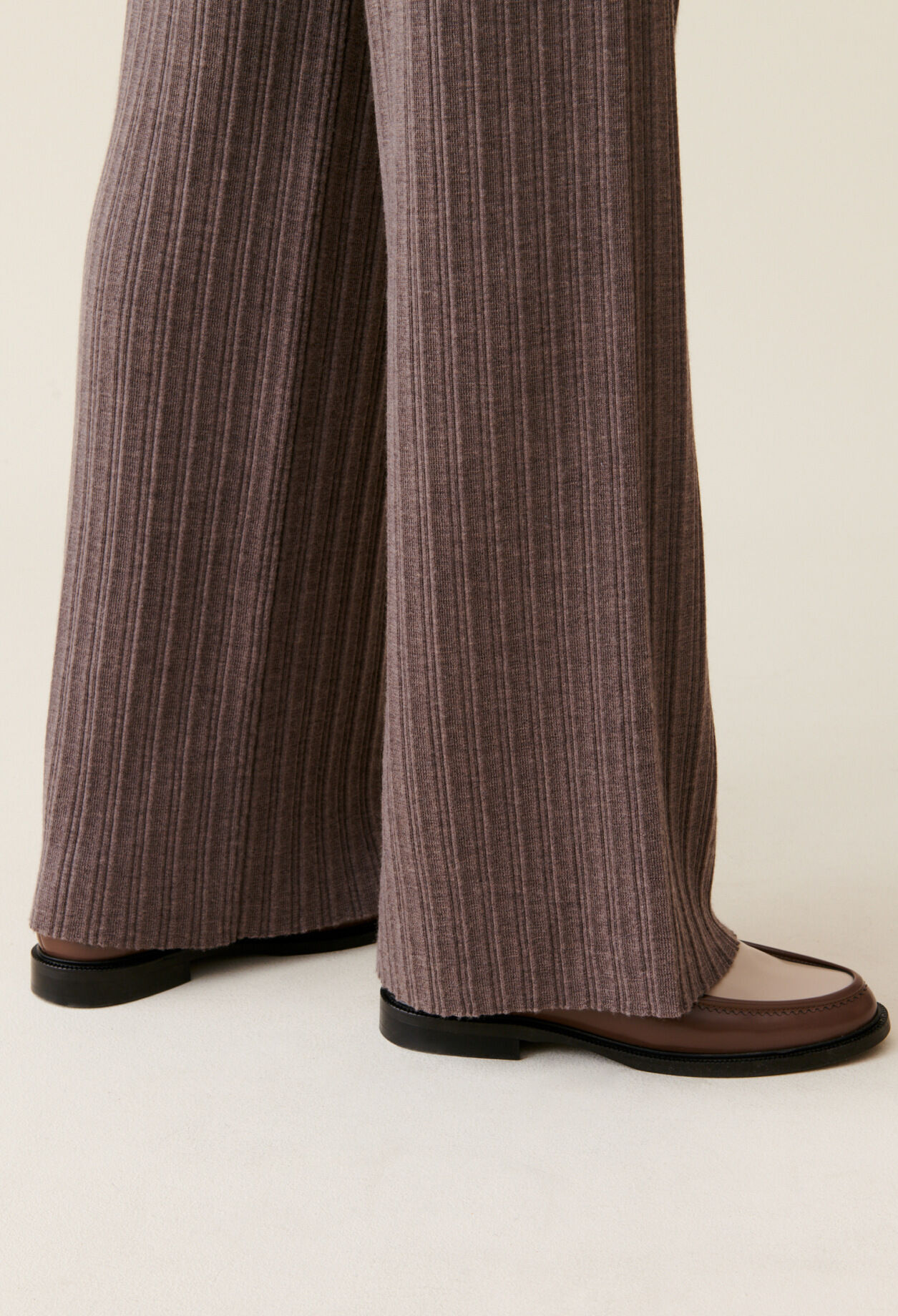 Ausgestellte Strickhose