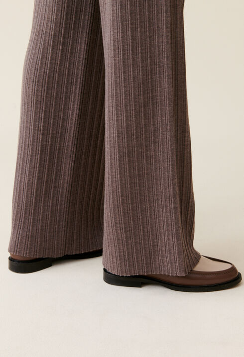 Ausgestellte Strickhose