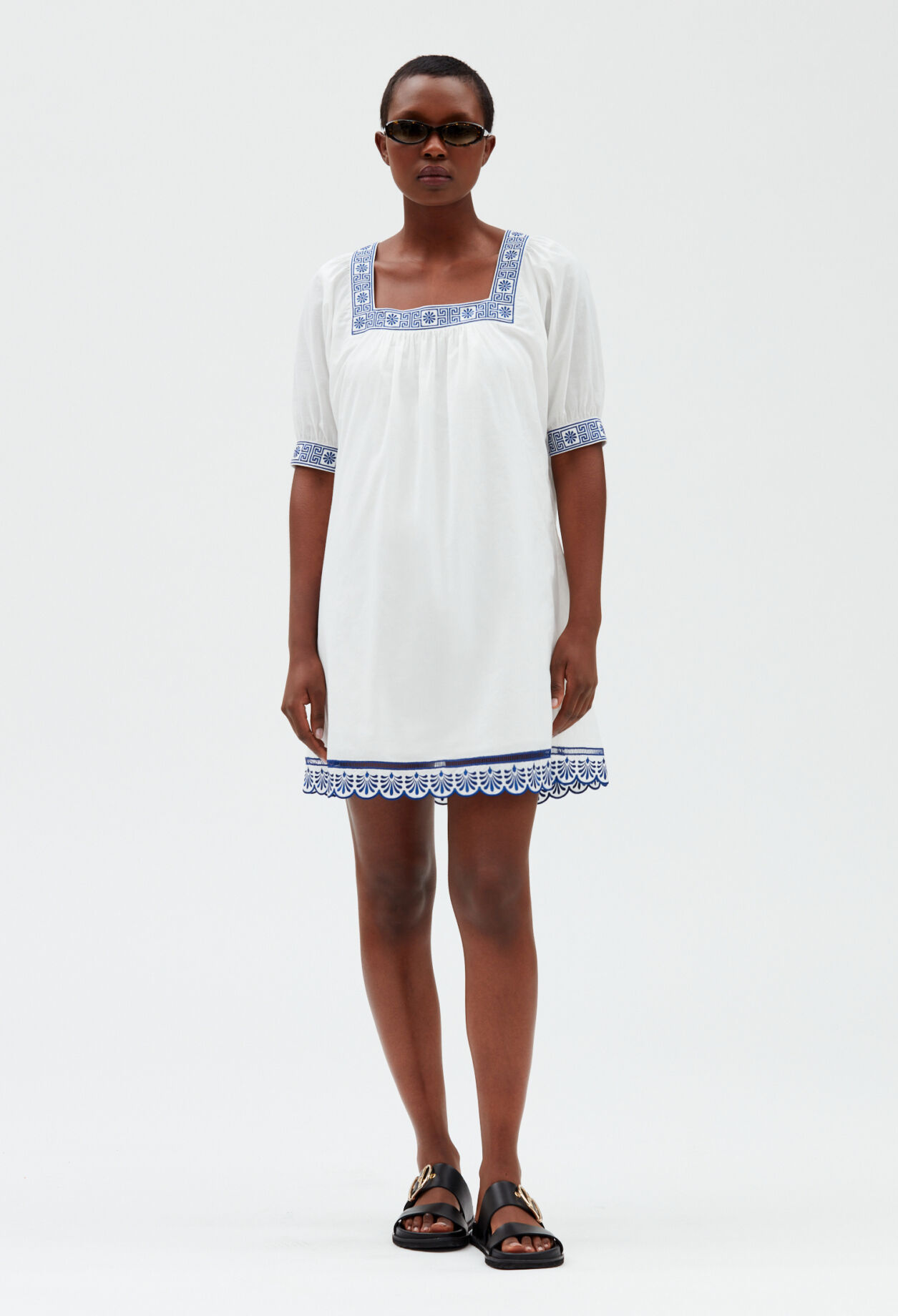 Kurzes Kleid, ecrufarben