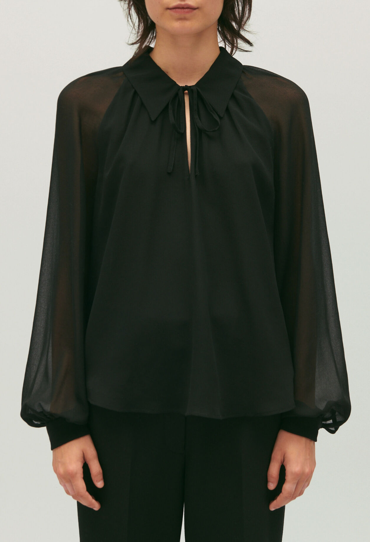 Flie&szlig;ende schwarze Bluse