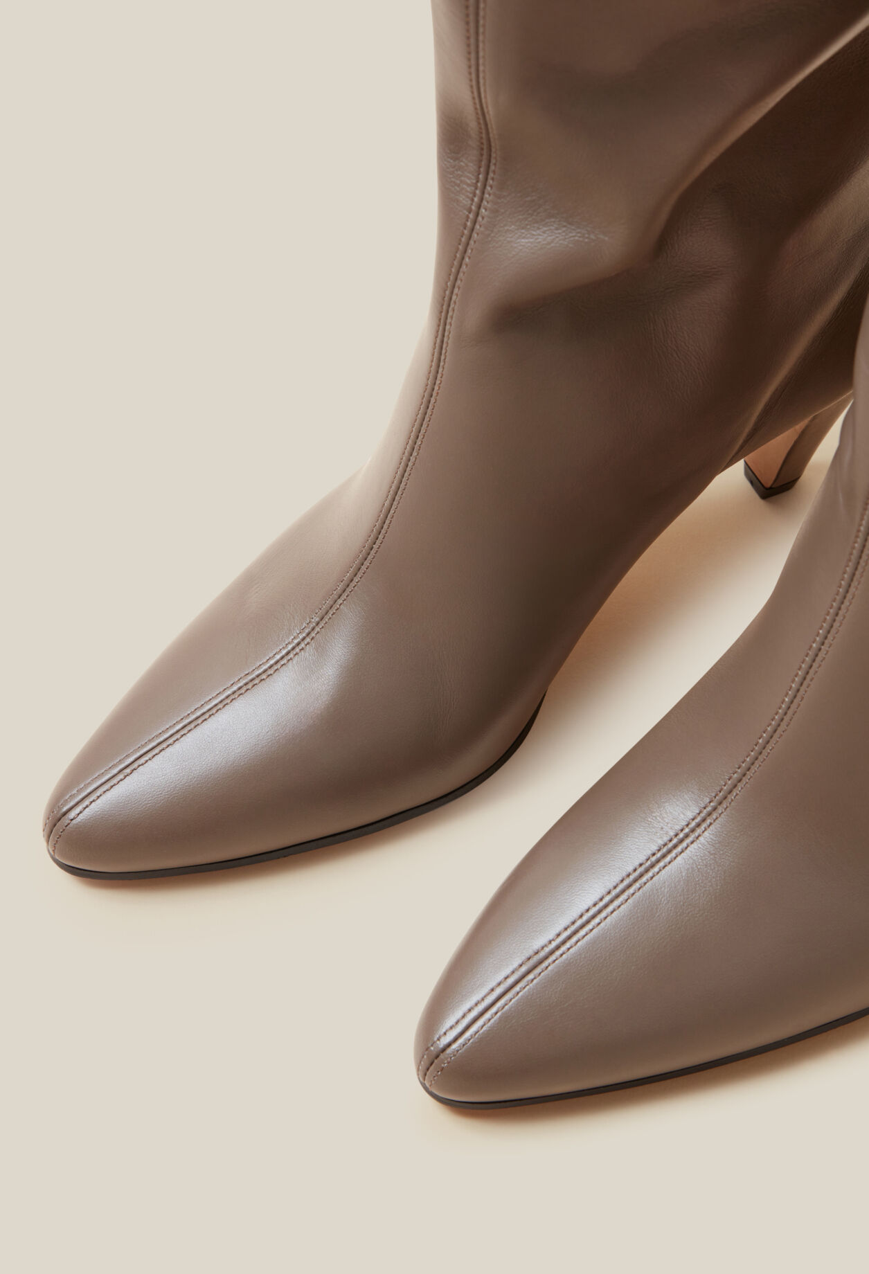 Glattlederschuhe mit Absätzen