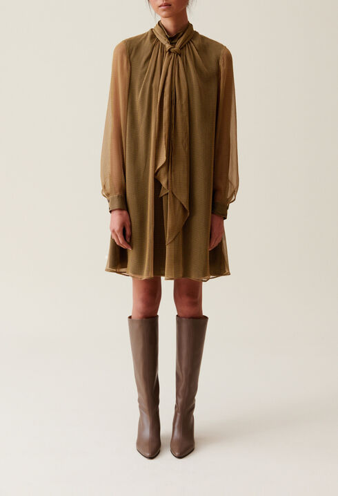 Flie&szlig;endes Kleid mit Schluppe