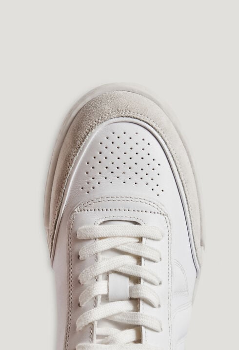 Weiße Sneakers