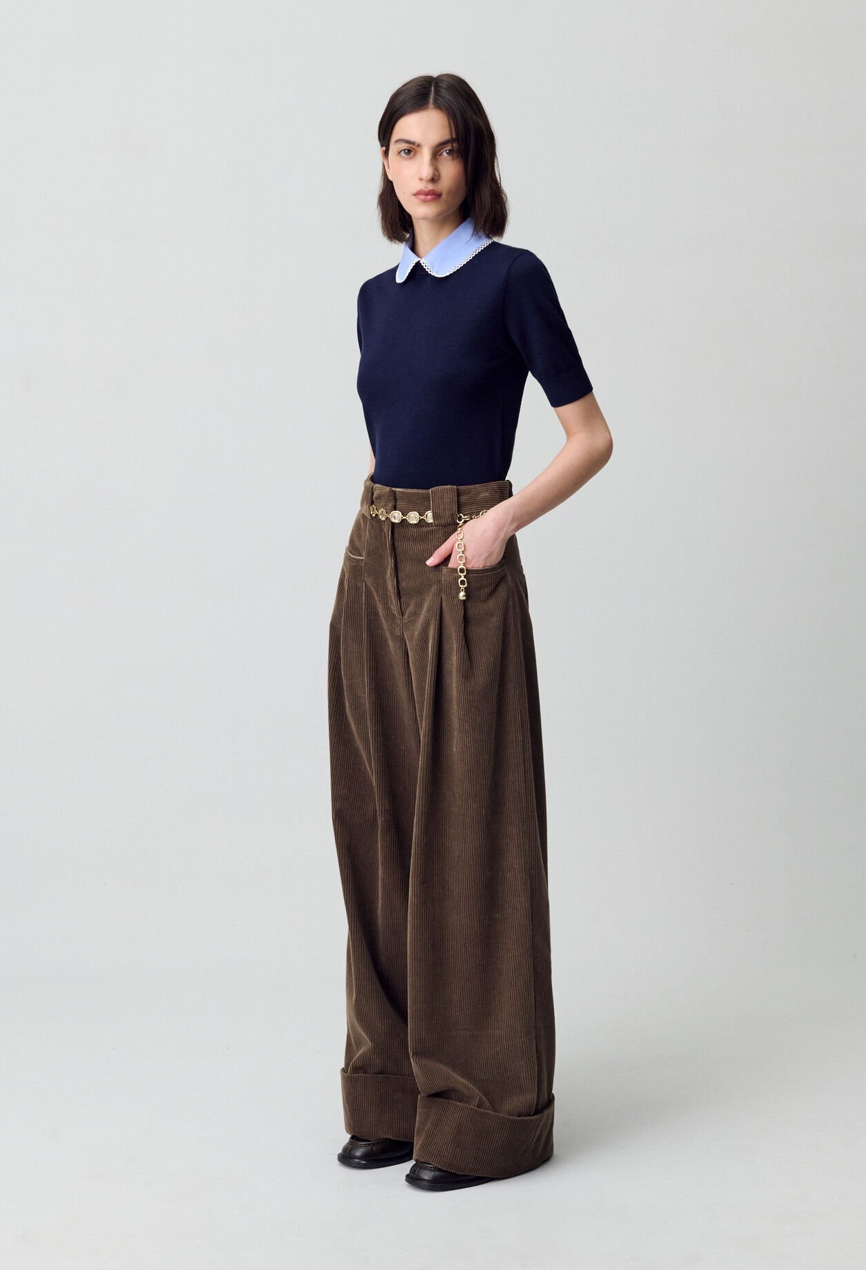 Weit geschnittene Cordhose