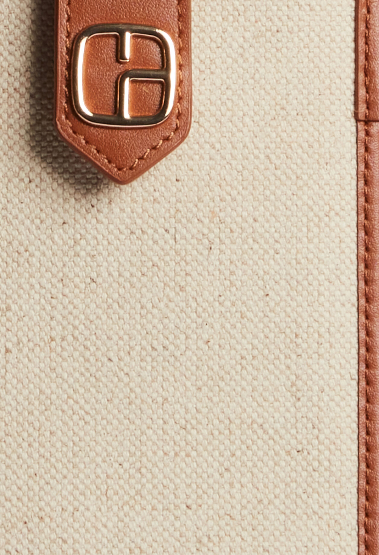 Kleine Tasche mit Tragriemen aus Canvas