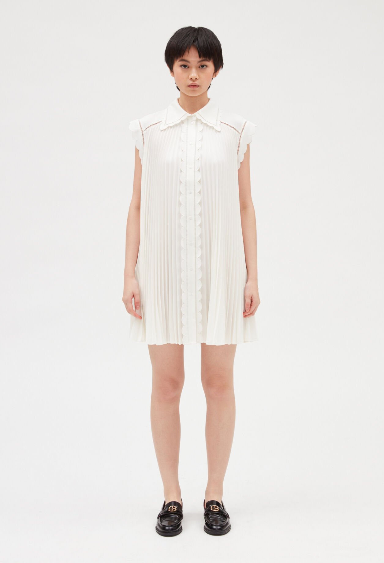 Kurzes plissiertes Kleid