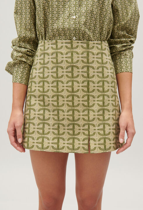 Kurzer Trapez-Rock mit Monogramm