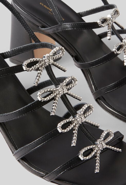 Ledersandalen mit Schmuck