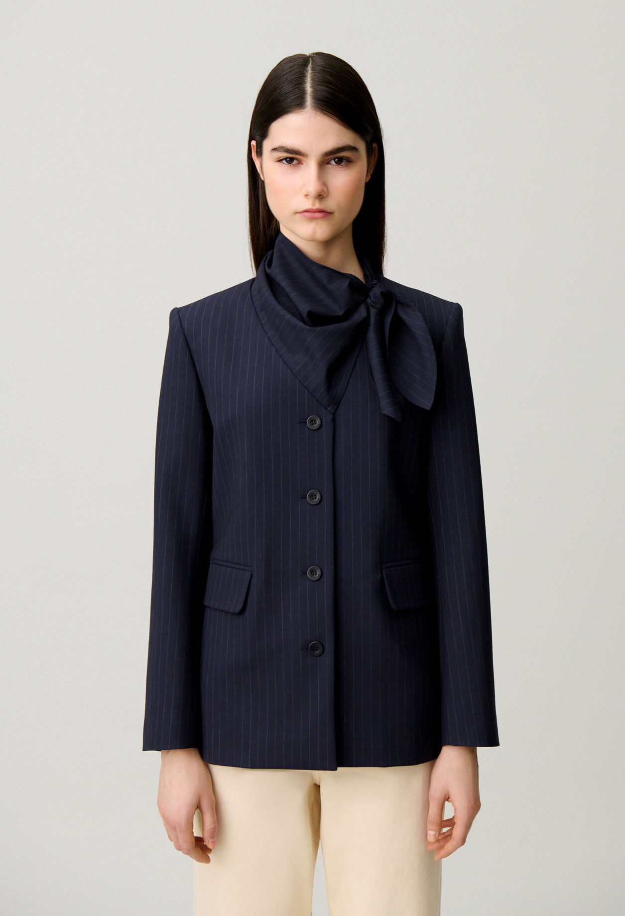 Wolljacke mit abnehmbarem Tuch
