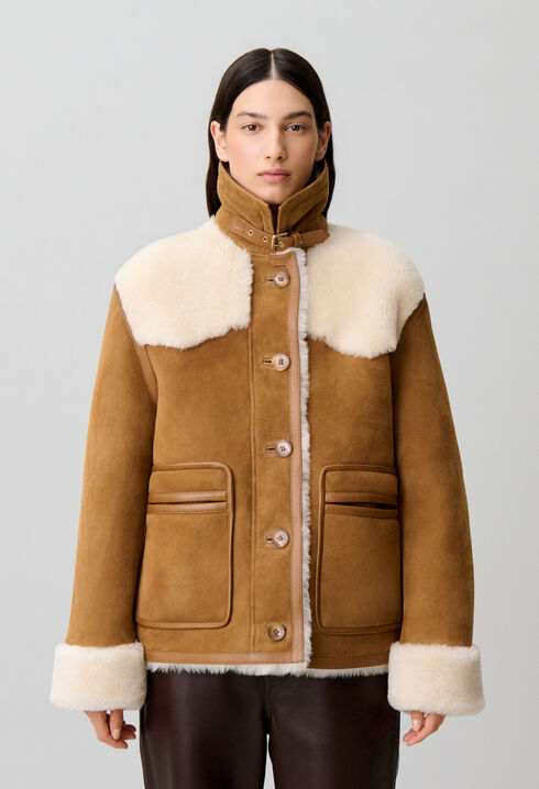 Lammfelljacke mit Lederkragen