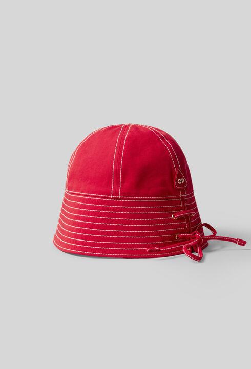 Bob mit kontrastierenden Ziernähten