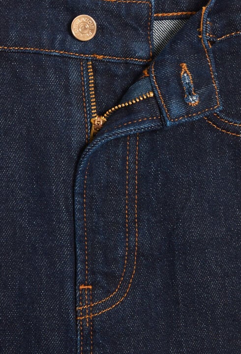 Blaue Raw-Jeans
