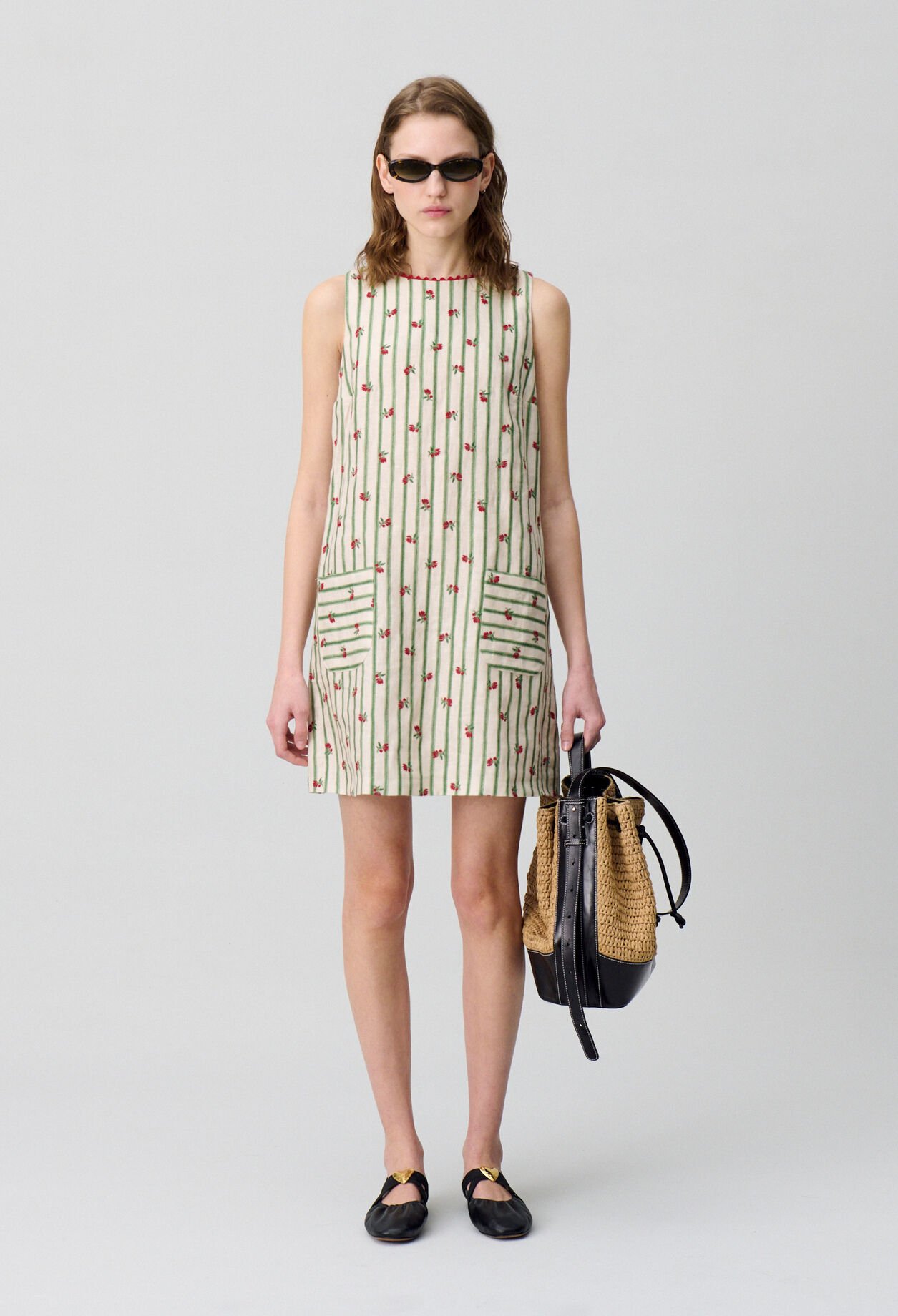 Ärmelloses kurzes Kleid