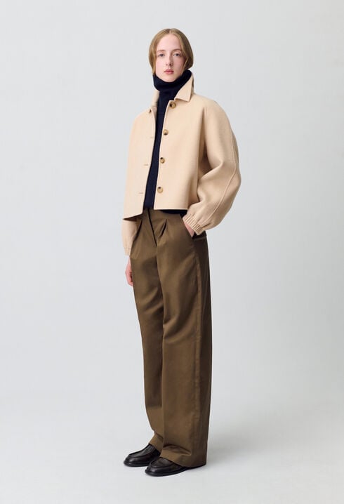 Kurze Jacke mit Hemdkragen