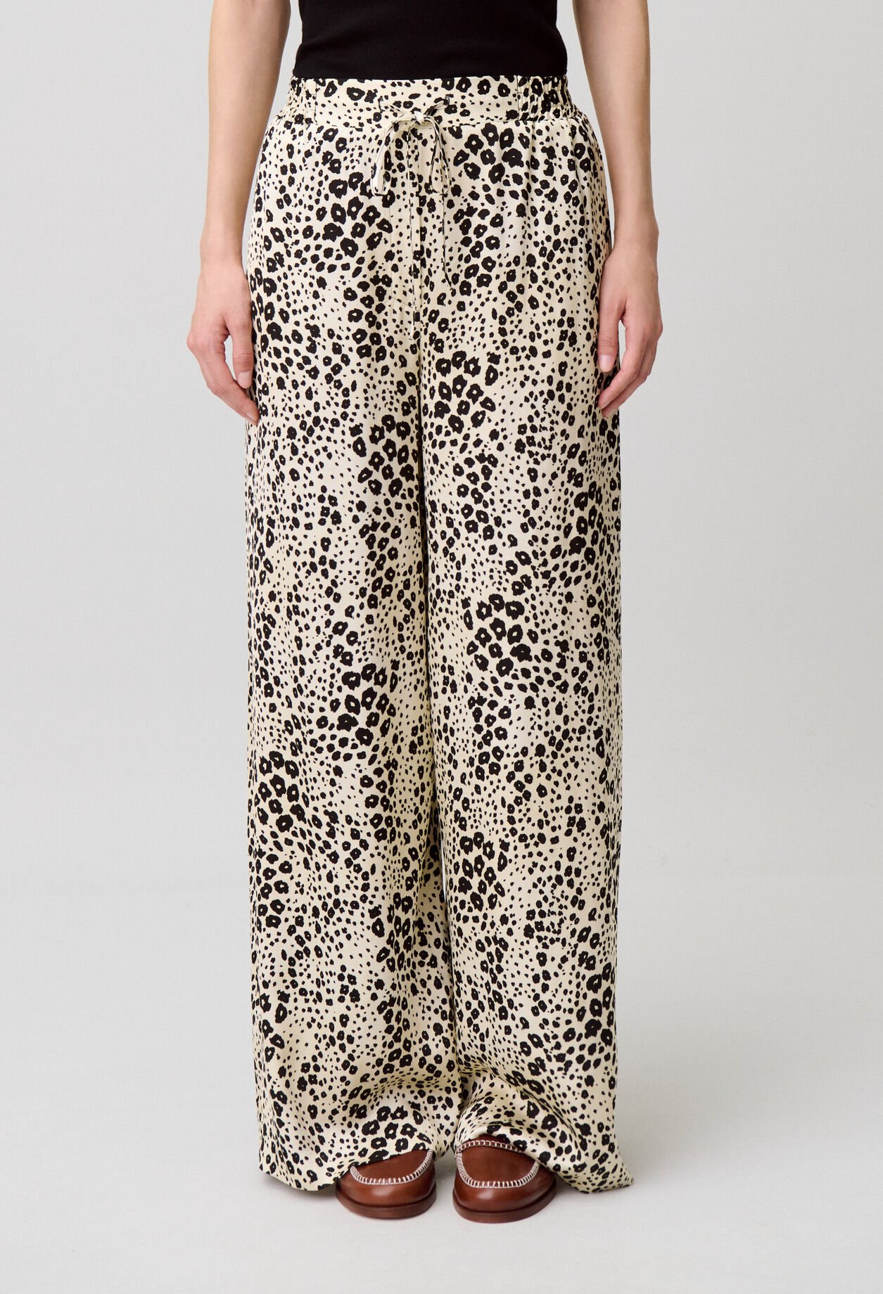 Satinhose mit Animal-Print