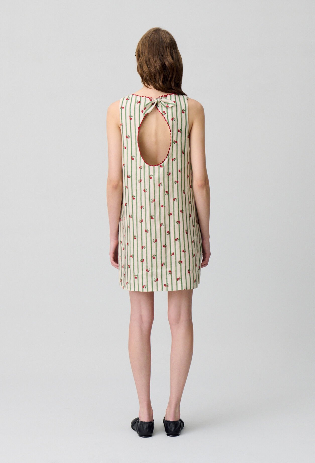 Ärmelloses kurzes Kleid