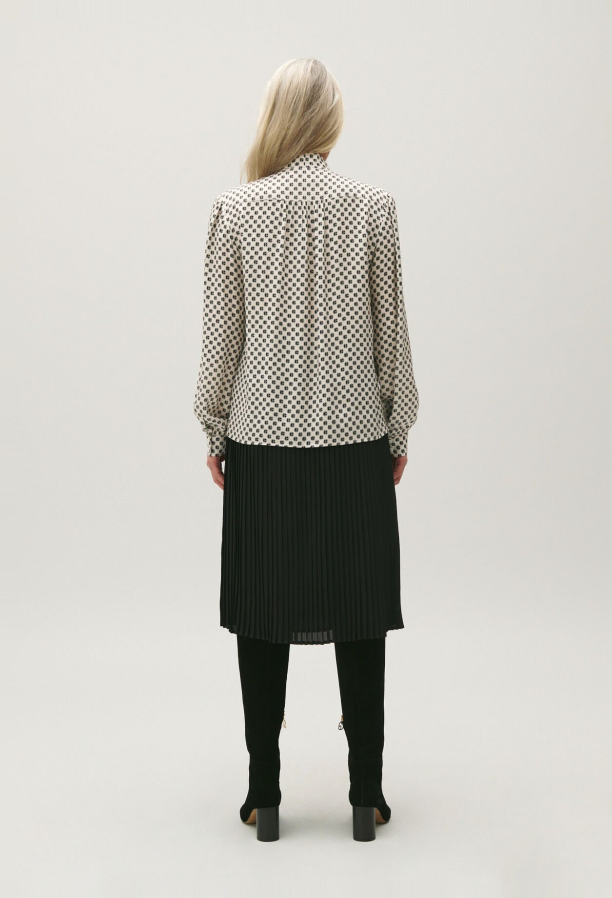 Hemdbluse mit Lavallière-Kragen Ecru