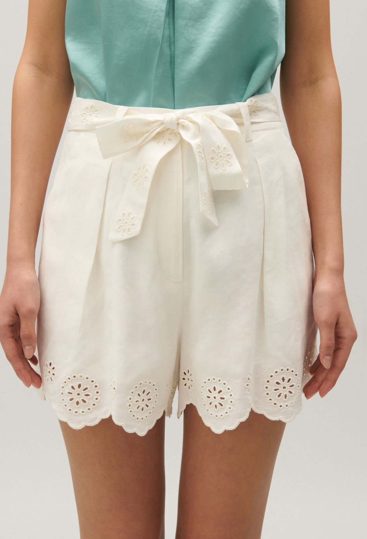 Bestickte Shorts in High Waist-Passform